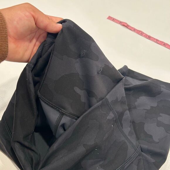 Lululemon Align 10” Biker Shorts Black Camo Size 8 (Minor Flaw) - Picture 10 of 10